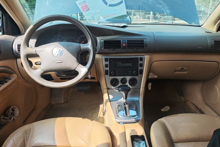 Used Volkswagen Passat 2007 2.0L Automatic Standard Edition Center Console
