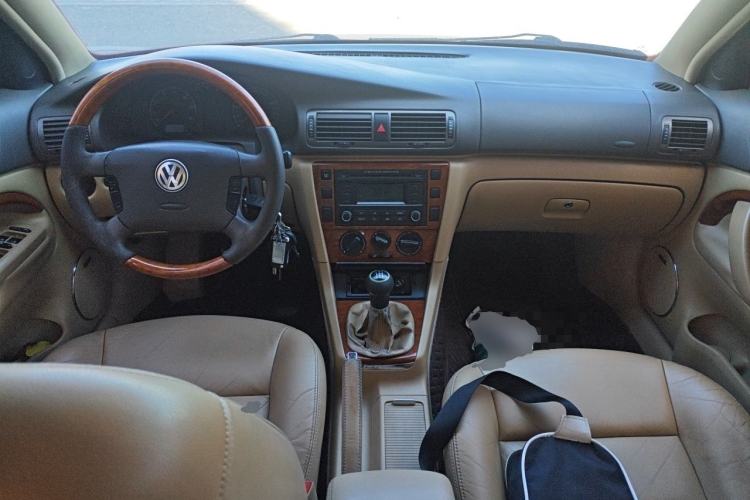 Used Volkswagen Passat 2007 1.8T Manual Luxury Model Center Console