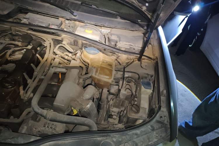 Used Volkswagen Passat 2007 1.8T Manual Luxury Model Engine Bay Left