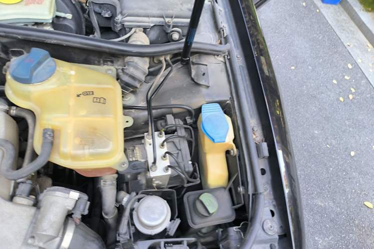 Used Volkswagen Passat 2007 1.8T Automatic Luxury Model Engine Bay Left