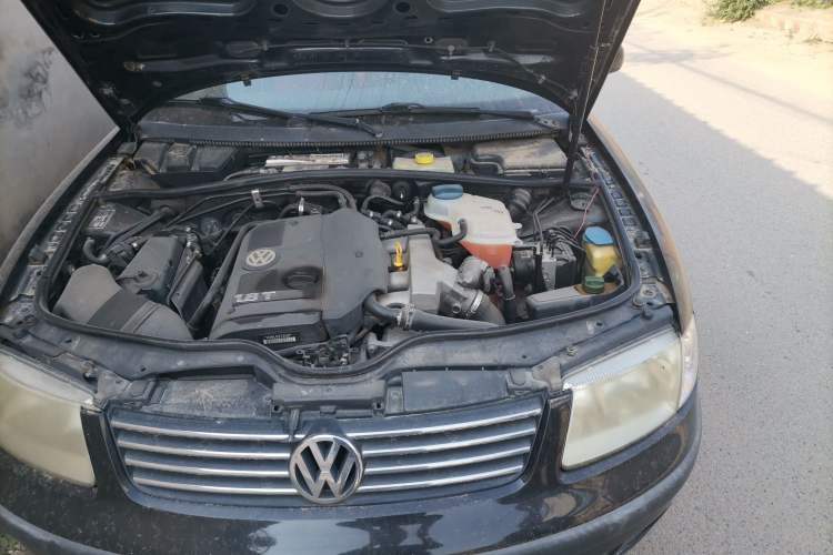 Used Volkswagen Passat 2007 1.8T Manual Comfort Model Engine Bay Left