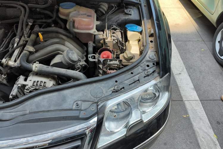 Used Volkswagen Passat 2007 2.0L Manual Base Version Engine Bay Left