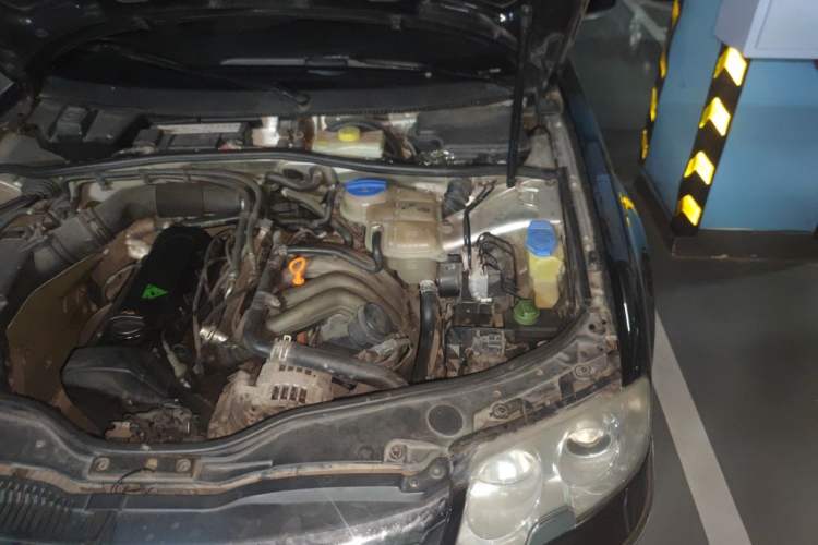 Used Volkswagen Passat 2007 2.0L Manual Standard Edition Engine Bay Left