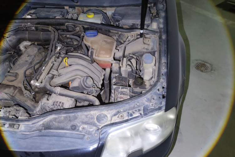 Used Volkswagen Passat 2007 2.0L Manual Standard Edition Engine Bay Left