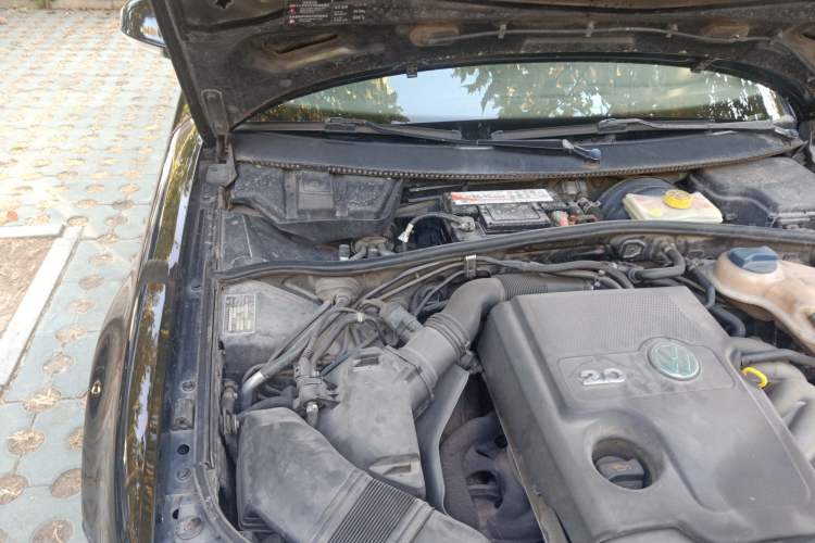 Used Volkswagen Passat 2007 2.0L Manual Standard Edition Engine Bay Right