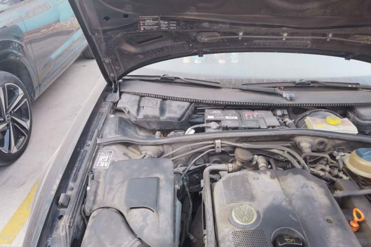 Used Volkswagen Passat 2007 1.8T Automatic Luxury Model Engine Bay Right
