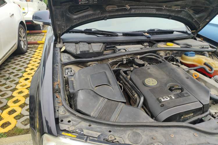 Used Volkswagen Passat 2007 1.8T Automatic VIP Model Engine Bay Right
