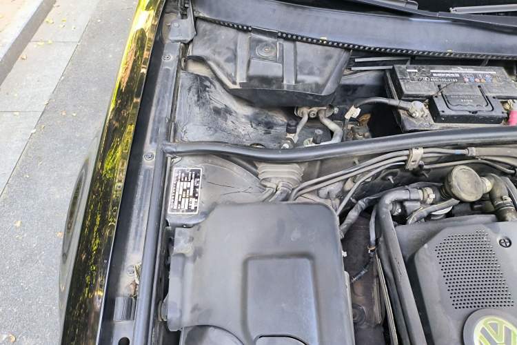 Used Volkswagen Passat 2007 1.8T Automatic Luxury Model Engine Bay Right