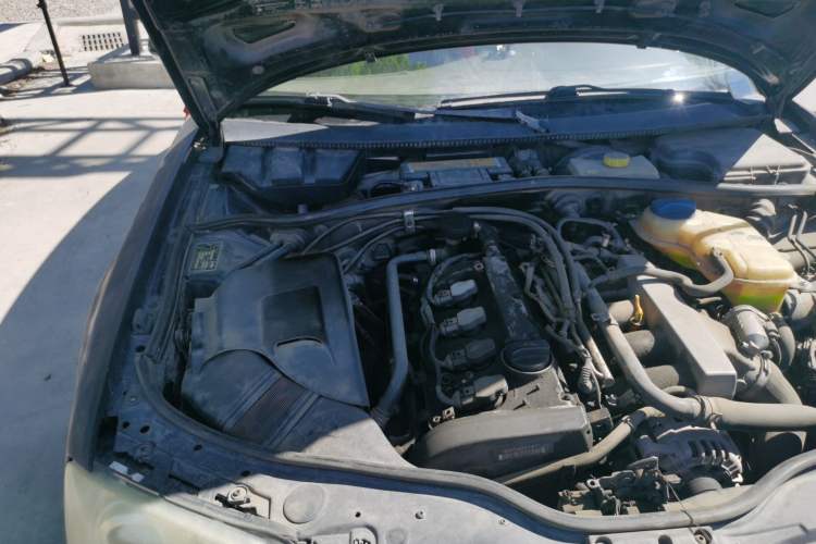 Used Volkswagen Passat 2007 1.8T Automatic Luxury Model Engine Bay Right