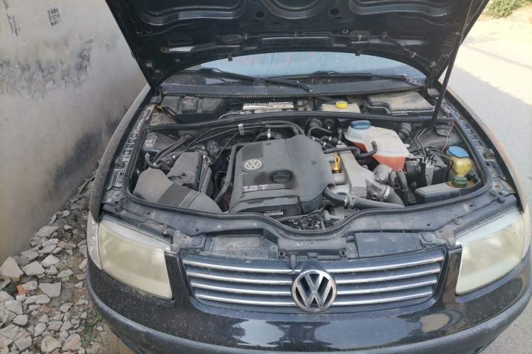 Used Volkswagen Passat 2007 1.8T Manual Comfort Model Engine Bay Right