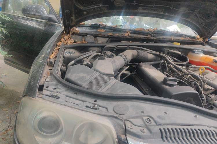 Used Volkswagen Passat 2007 2.0L Manual Standard Edition Engine Bay Right