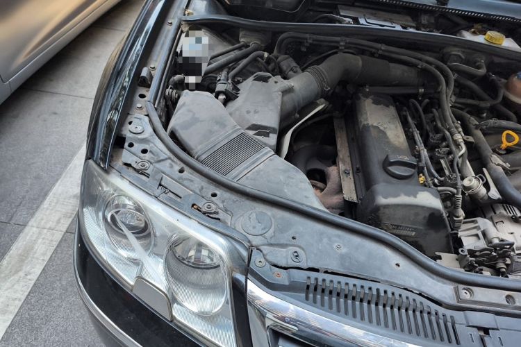 Used Volkswagen Passat 2007 2.0L Manual Base Version Engine Bay Right