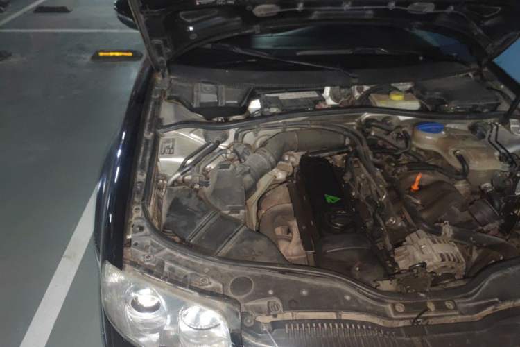 Used Volkswagen Passat 2007 2.0L Manual Standard Edition Engine Bay Right
