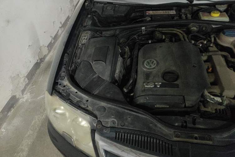 Used Volkswagen Passat 2007 1.8T Manual Standard Model Engine Bay Right