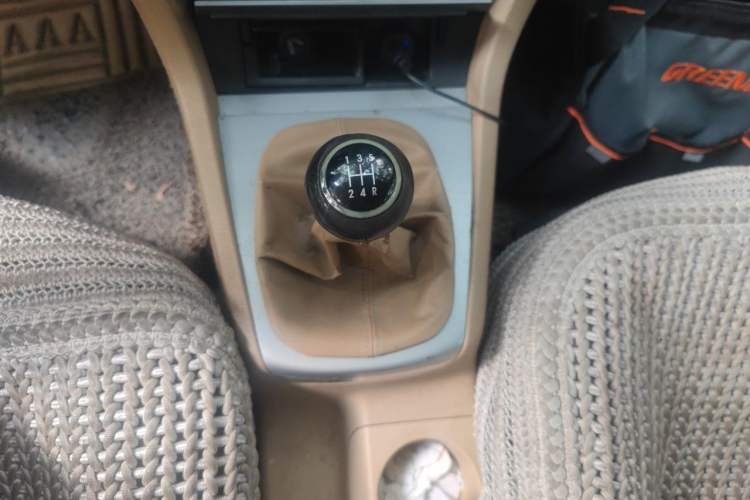 Used Volkswagen Passat 2007 2.0L Manual Standard Edition Gear Lever