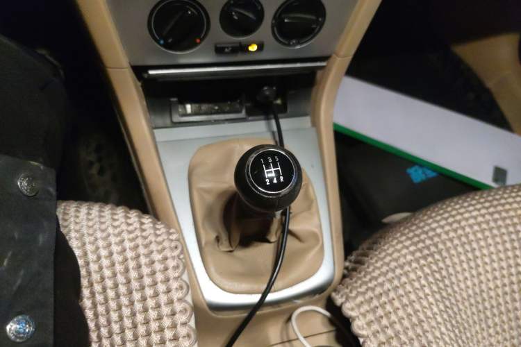 Used Volkswagen Passat 2007 2.0L Manual Standard Edition Gear Lever
