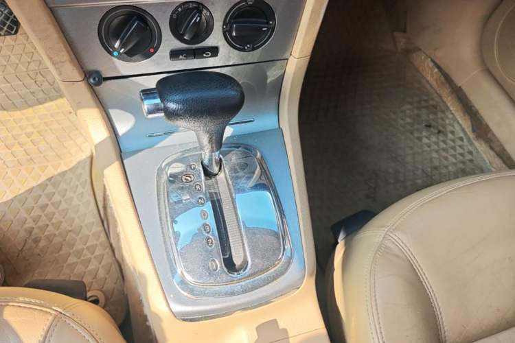 Used Volkswagen Passat 2007 2.0L Automatic Standard Edition Gear Lever