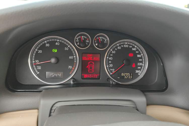 Used Volkswagen Passat 2007 1.8T Automatic VIP Model Instrument Cluster