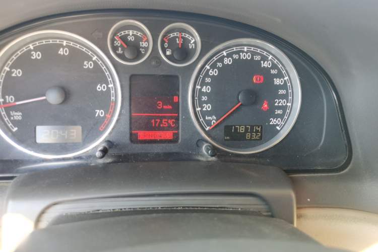 Used Volkswagen Passat 2007 1.8T Automatic Luxury Model Odometer Close Up