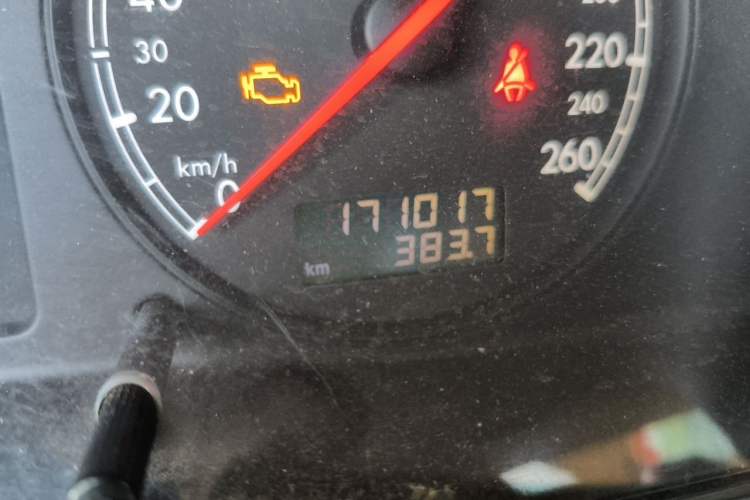 Used Volkswagen Passat 2007 2.0L Manual Base Version Odometer Close Up
