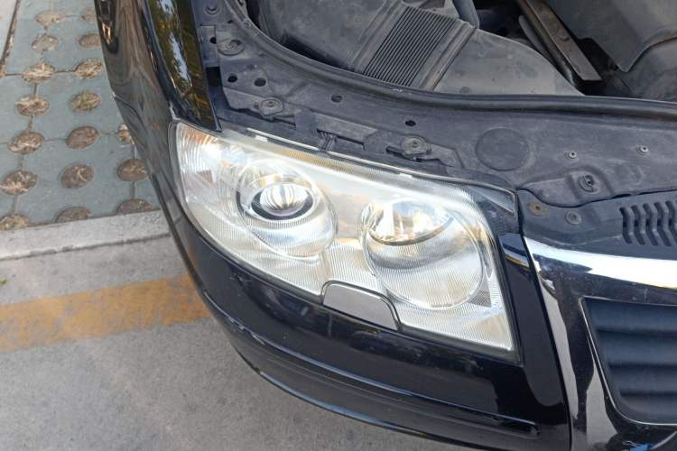 Used Volkswagen Passat 2007 2.0L Manual Standard Edition Right Front Headlight