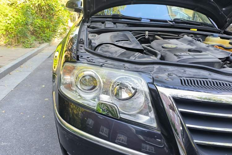 Used Volkswagen Passat 2007 1.8T Automatic Luxury Model Right Front Headlight
