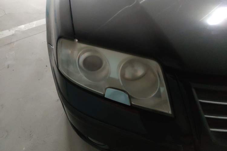 Used Volkswagen Passat 2007 2.0L Manual Standard Edition Right Front Headlight