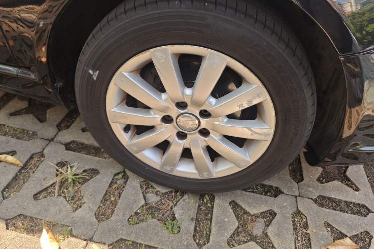 Used Volkswagen Passat 2007 1.8T Automatic VIP Model Right Front Wheel Hub