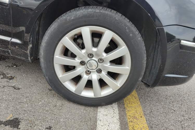 Used Volkswagen Passat 2007 1.8T Automatic VIP Model Right Front Wheel Hub
