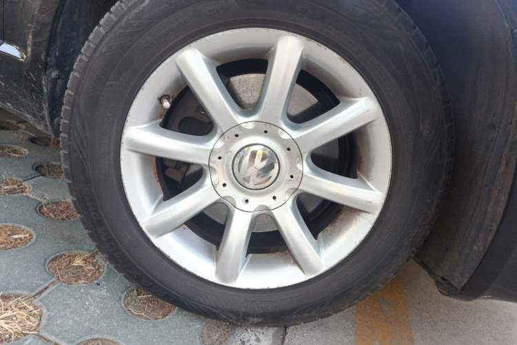 Used Volkswagen Passat 2007 2.0L Manual Standard Edition Right Front Wheel Hub