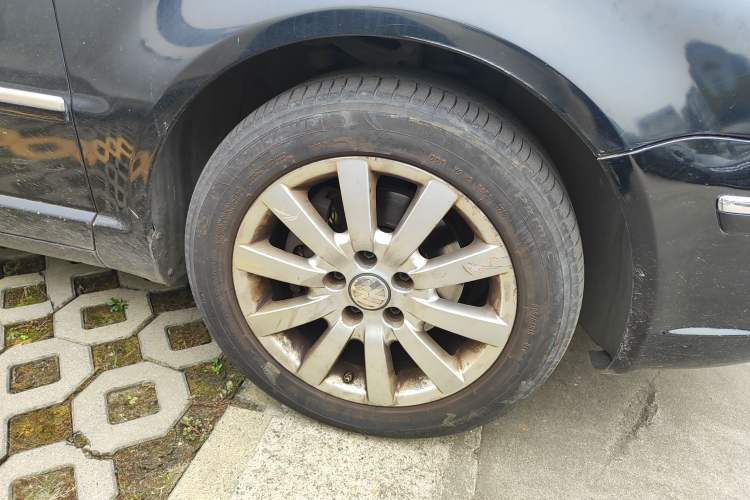 Used Volkswagen Passat 2007 1.8T Automatic VIP Model Right Front Wheel Hub