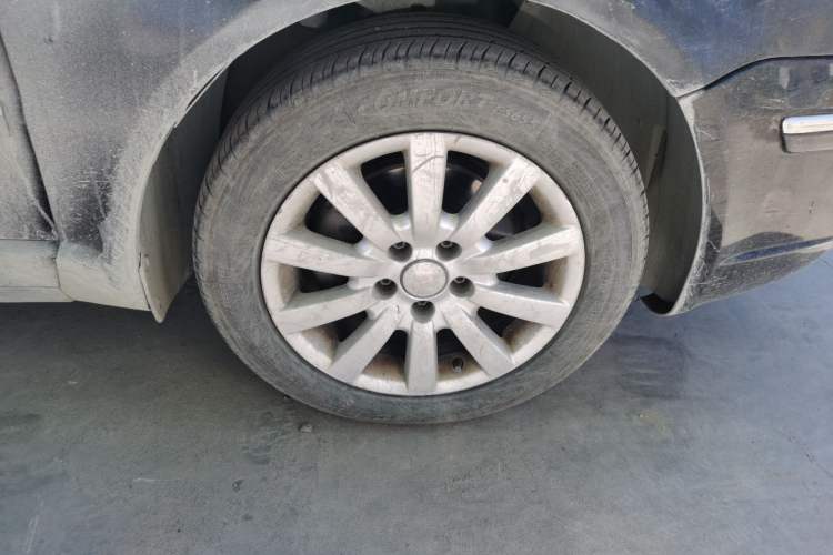 Used Volkswagen Passat 2007 1.8T Automatic Luxury Model Right Front Wheel Hub