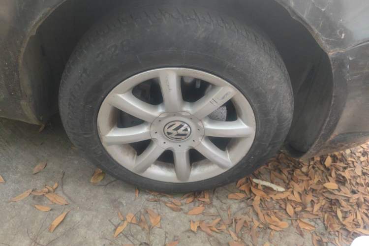 Used Volkswagen Passat 2007 2.0L Manual Standard Edition Right Front Wheel Hub