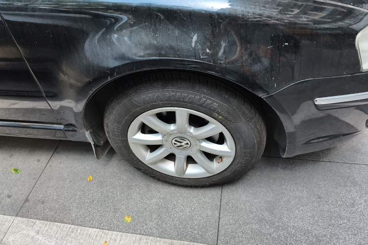Used Volkswagen Passat 2007 2.0L Manual Base Version Right Front Wheel Hub