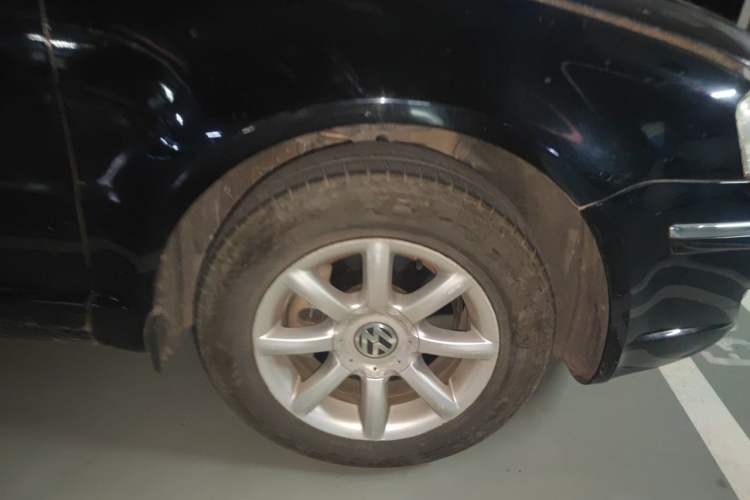 Used Volkswagen Passat 2007 2.0L Manual Standard Edition Right Front Wheel Hub