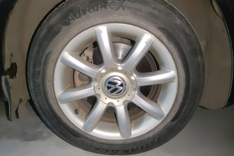 Used Volkswagen Passat 2007 2.0L Manual Standard Edition Right Front Wheel Hub