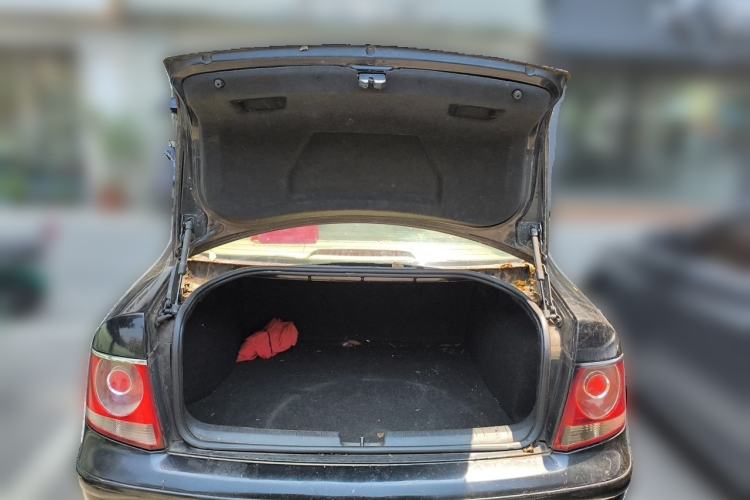 Used Volkswagen Passat 2007 2.0L Manual Base Version Trunk