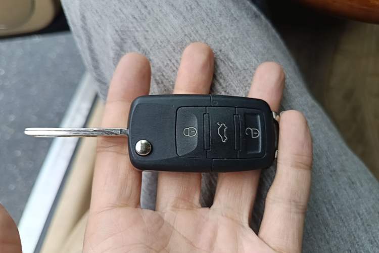 Used Volkswagen Passat 2007 1.8T Automatic Luxury Model Vehicle Key