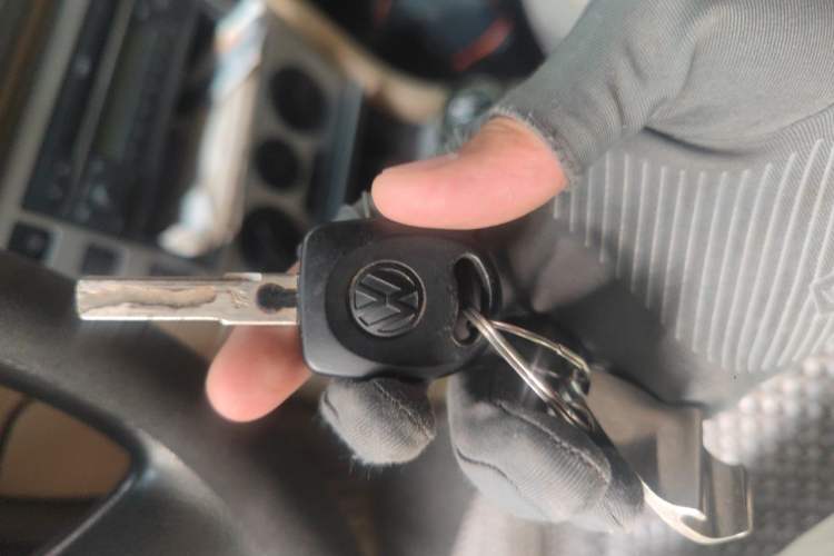 Used Volkswagen Passat 2007 2.0L Manual Standard Edition Vehicle Key