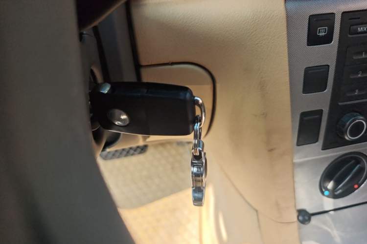 Used Volkswagen Passat 2007 2.0L Automatic Standard Edition Vehicle Key