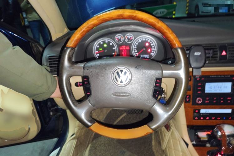 Used Volkswagen Passat 2007 1.8T Automatic VIP Model Steering Wheel
