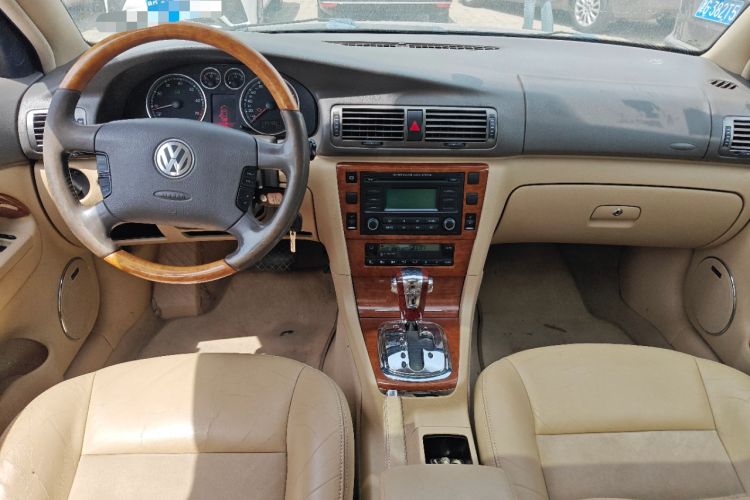 Used Volkswagen Passat 2007 1.8T Automatic Luxury Model Center Console
