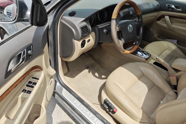 Used Volkswagen Passat 2007 1.8T Automatic Luxury Model Driver Seat