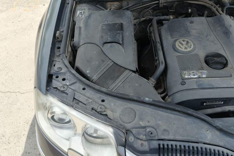 Used Volkswagen Passat 2007 1.8T Automatic Luxury Model Engine Bay Right