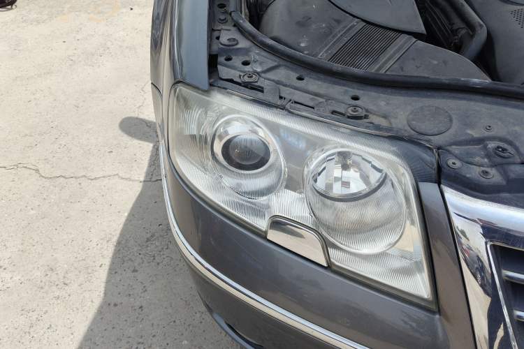 Used Volkswagen Passat 2007 1.8T Automatic Luxury Model Right Front Headlight