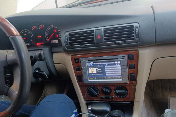 Used Volkswagen Passat 2007 1.8T Automatic Luxury Model Audio And AC Panel