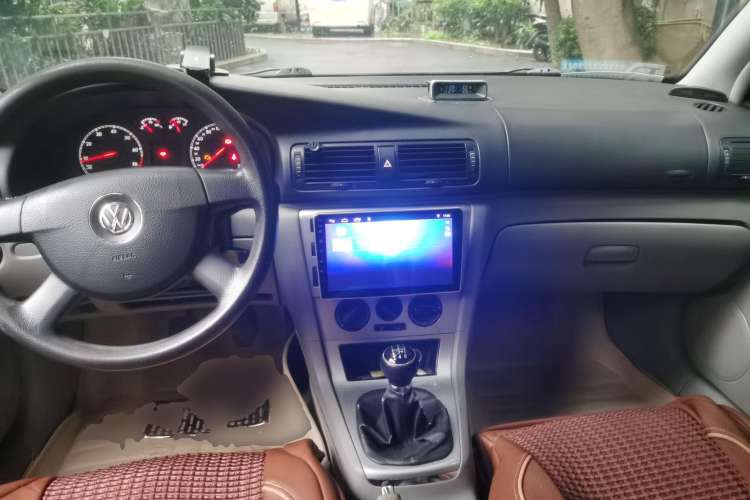 Used Volkswagen Passat 2007 2.0L Manual Standard Edition Center Console