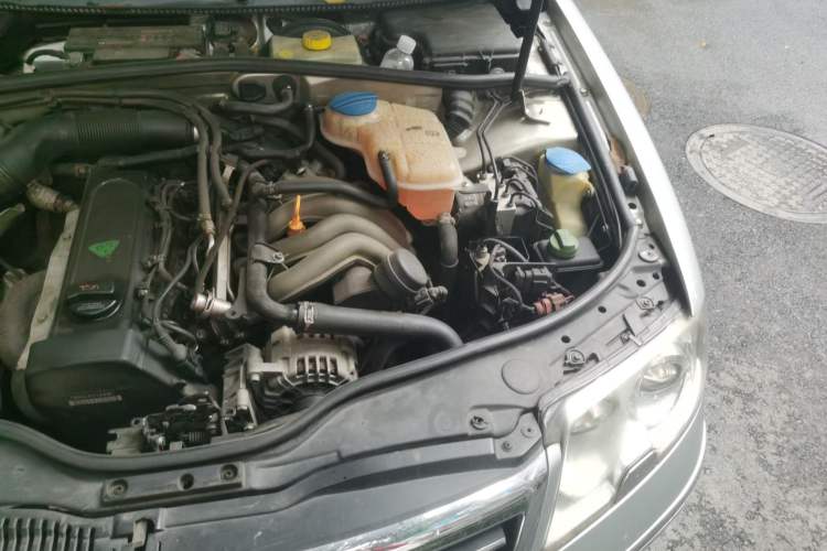 Used Volkswagen Passat 2007 2.0L Manual Standard Edition Engine Bay Left