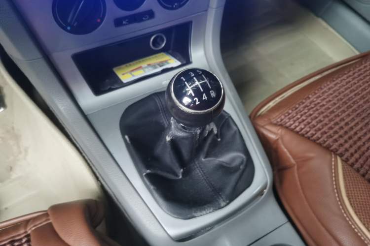 Used Volkswagen Passat 2007 2.0L Manual Standard Edition Gear Lever