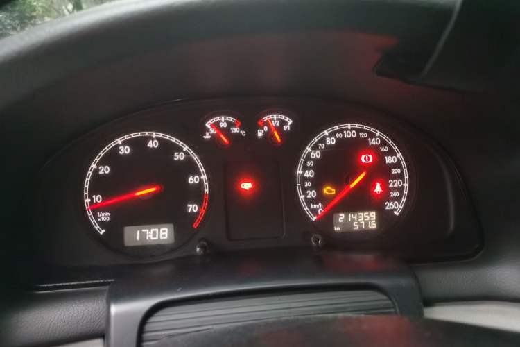 Used Volkswagen Passat 2007 2.0L Manual Standard Edition Instrument Cluster